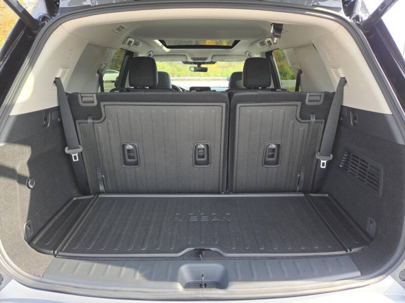 2025 Nissan Pathfinder SL