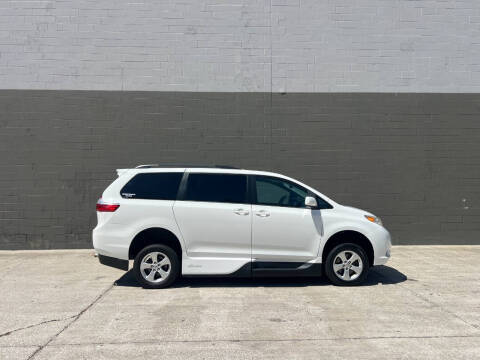 2016 Toyota Sienna LE 7-Passenger Auto Access Seat