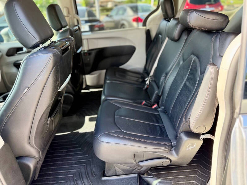 2017 Chrysler Pacifica Touring-L Plus