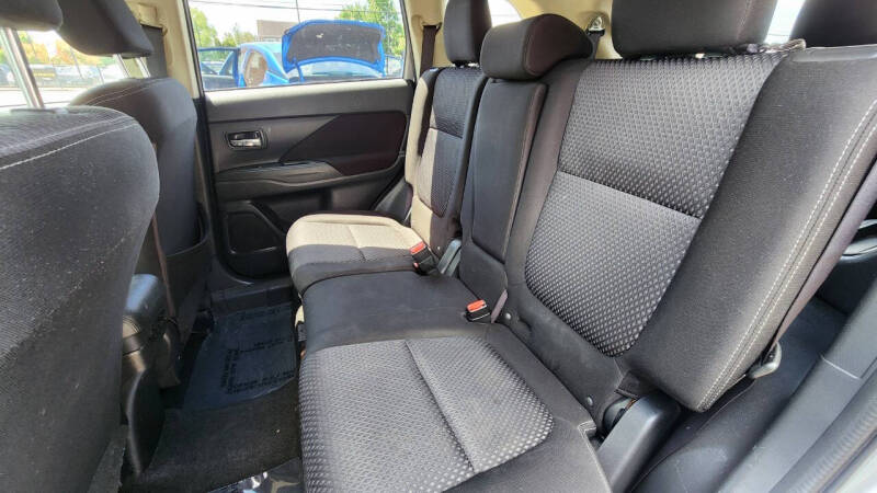 2017 Mitsubishi Outlander ES