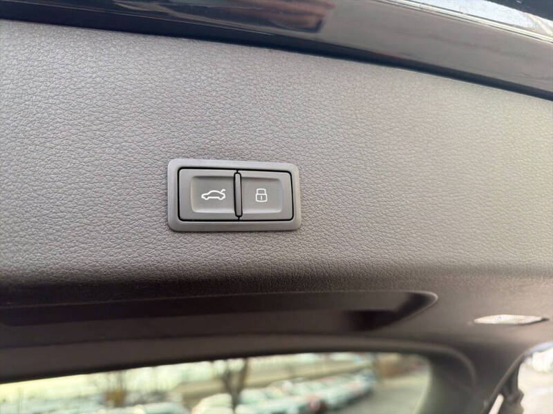 2021 Audi e-tron quattro Premium