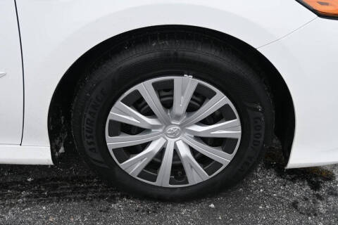 2019 Toyota Camry Hybrid LE