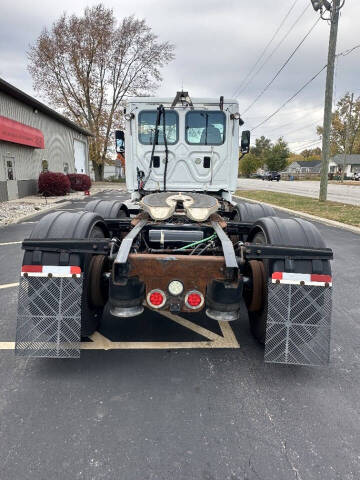 2016 Freightliner CASCADIA DAY CAB