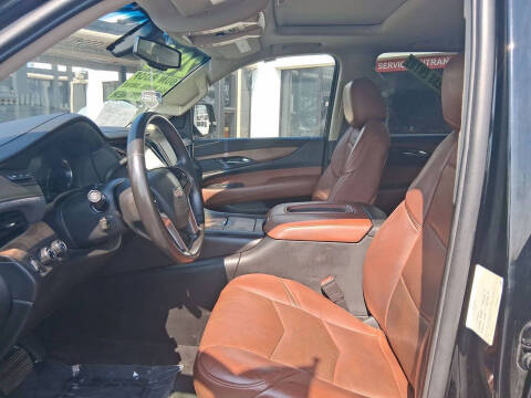 2016 Cadillac Escalade Luxury Collection