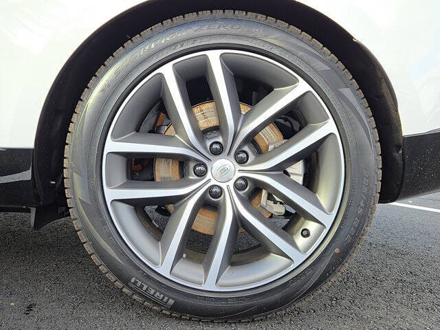 2025 Land Rover Range Rover P550e SE