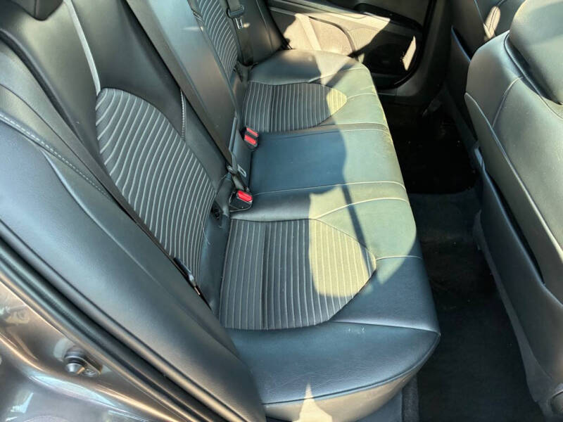 2020 Toyota Camry SE