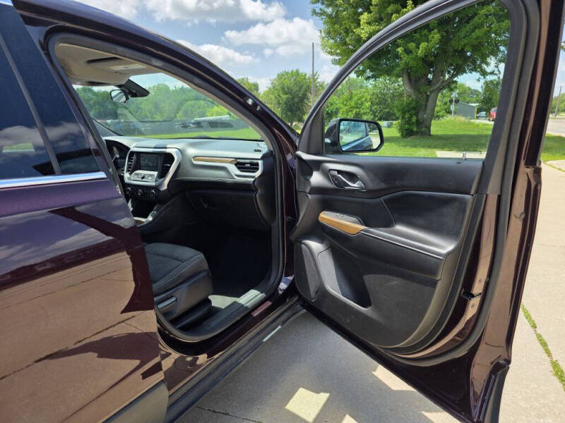 2017 GMC Acadia SLE-2