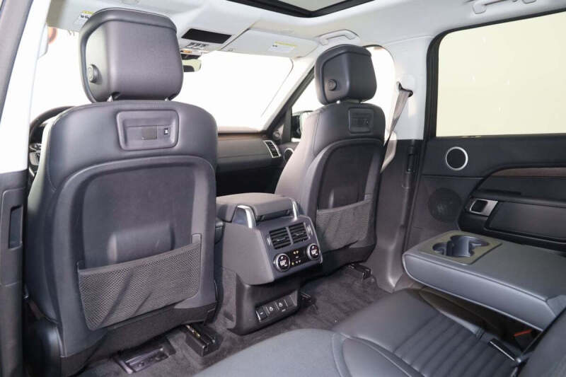 2023 Land Rover Discovery P300 S