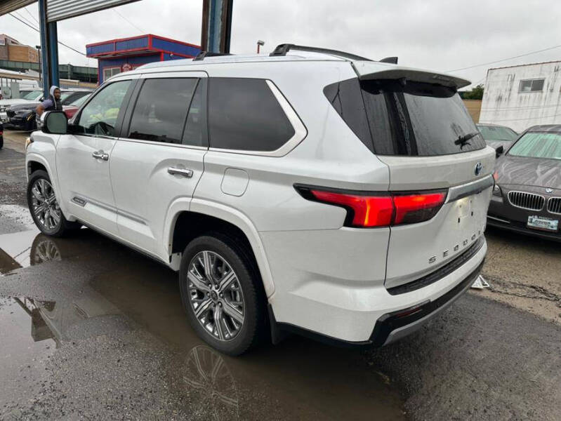 2024 Toyota Sequoia Platinum