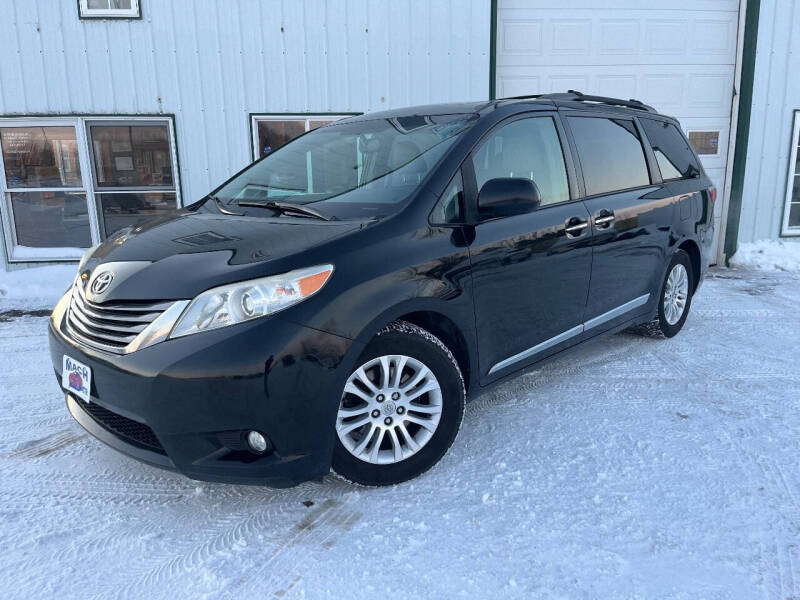 2015 Toyota Sienna XLE's photo