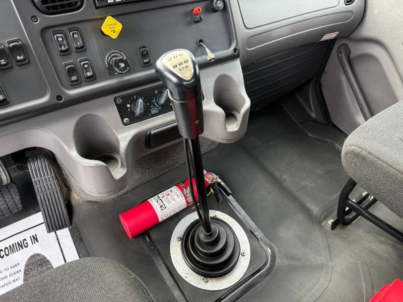 2015 Freightliner M2 112