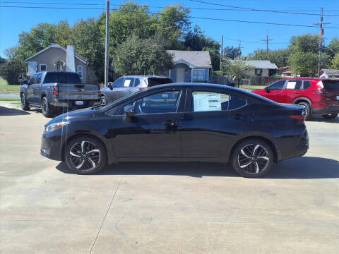 2025 Nissan Versa SR