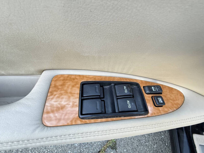 2005 Toyota Avalon XLS