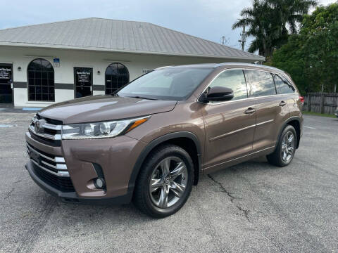 Toyota Highlander For Sale in North Fort Myers, FL - Supreme Motor Sports