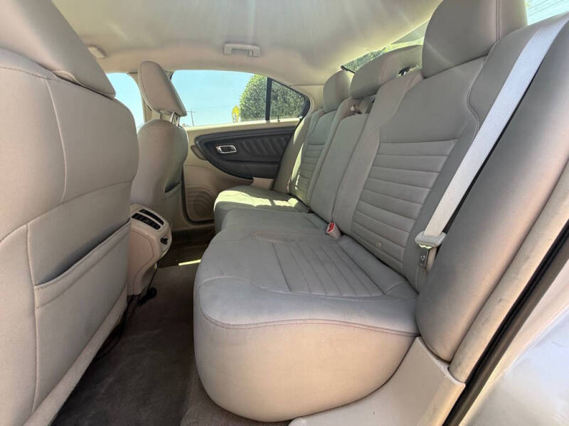 2011 Ford Taurus SE
