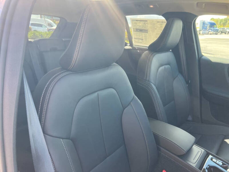 2026 Volvo XC40 B5 Plus