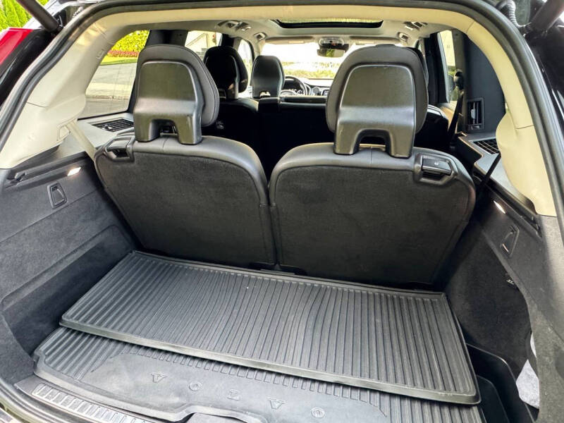 2022 Volvo XC90 T5 Momentum