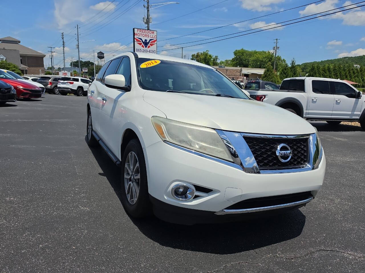 White 2014 Nissan Pathfinder S S 4dr SUV 2