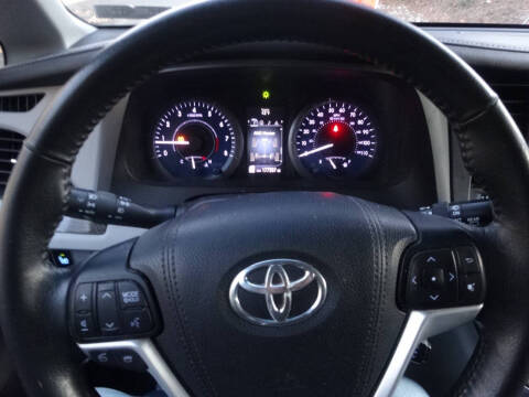 2017 Toyota Sienna XLE Premium 7-Passenger