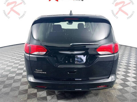 2023 Chrysler Voyager LX