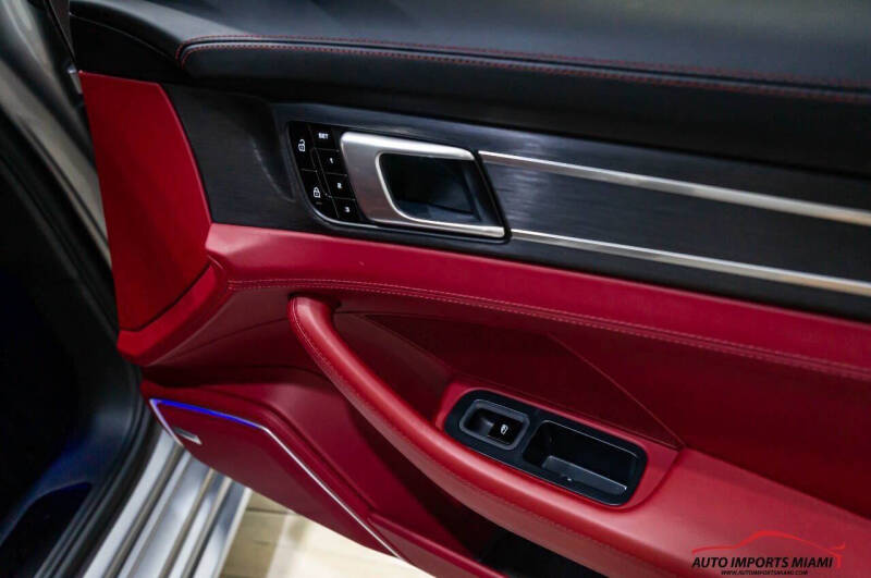 2019 Porsche Panamera GTS