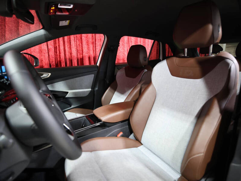 2023 Volkswagen ID.4 Pro