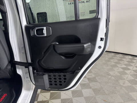 2025 Jeep Gladiator NightHawk