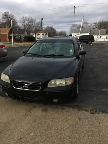 2005 Volvo S60 for sale at Mike Hunter Auto Sales in Terre Haute IN