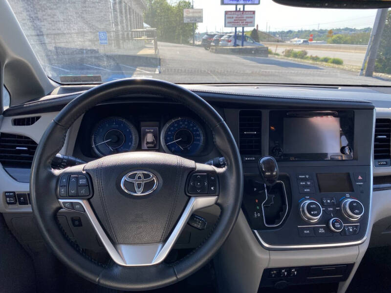 2016 Toyota Sienna XLE 7-Passenger