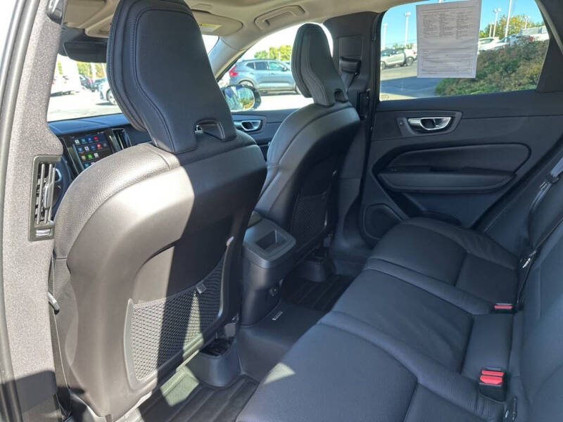 2023 Volvo XC60 B5 Plus Dark Theme