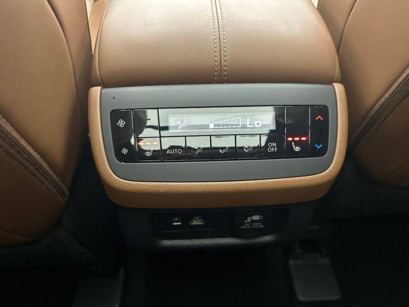 2024 Nissan Pathfinder Platinum