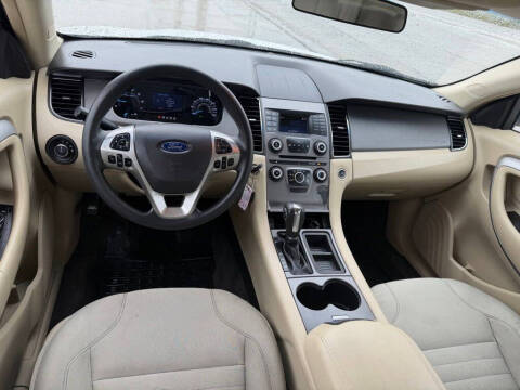 2017 Ford Taurus SE