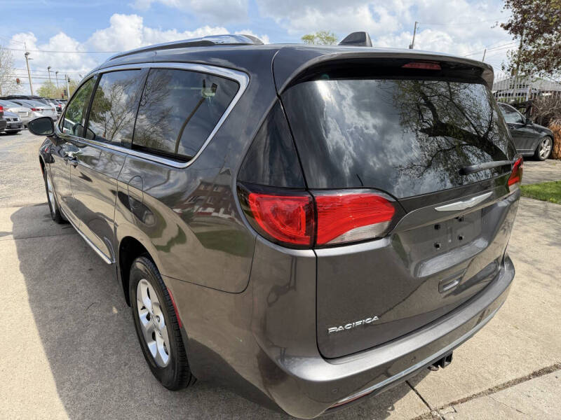 2017 Chrysler Pacifica Touring-L Plus