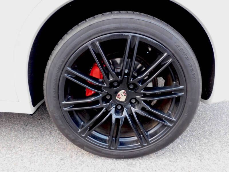 2013 Porsche Cayenne GTS