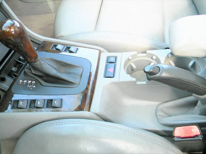 2002 BMW 3 Series Base photo 17