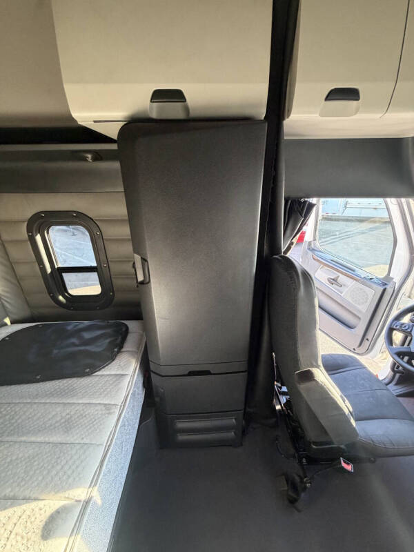 2022 Freightliner Cascadia