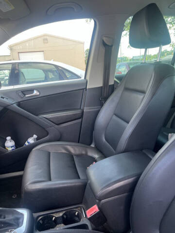 2012 Volkswagen Tiguan LE