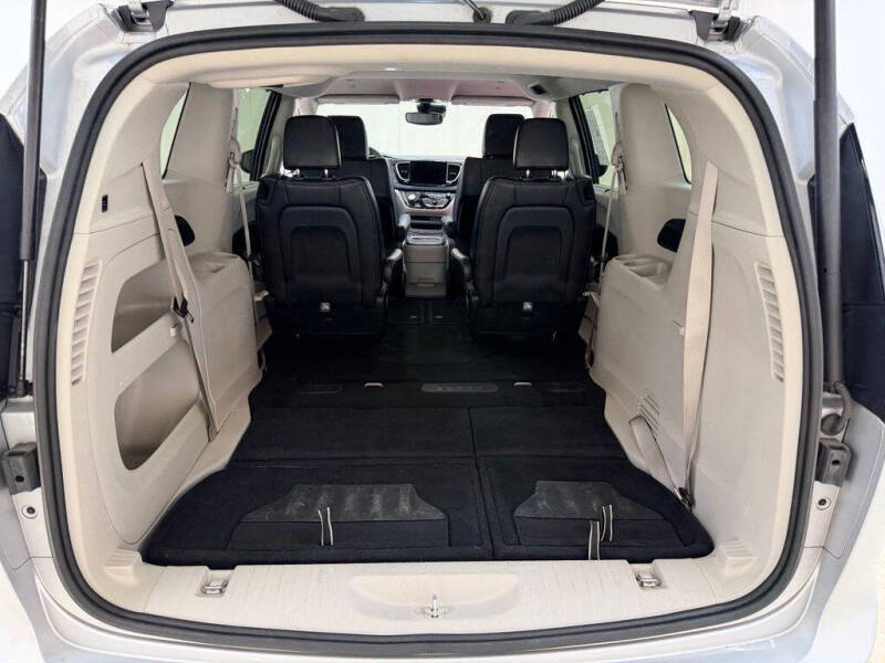 2024 Chrysler Pacifica Touring L - Photo 6