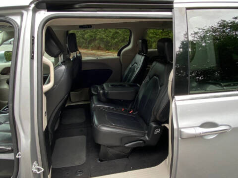 2017 Chrysler Pacifica Touring-L