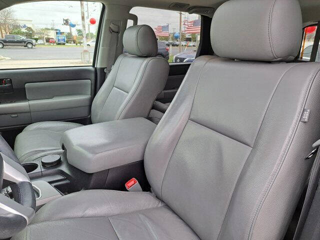 2016 Toyota Sequoia SR5