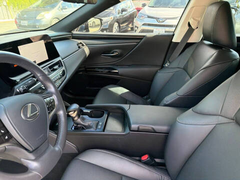 2025 Lexus ES 300h