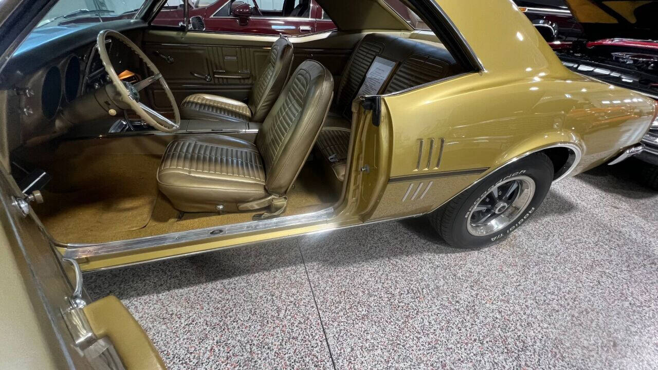 1967 Pontiac Firebird 40