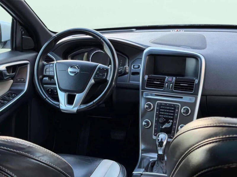 2015 Volvo XC60 T6 Drive-E Platinum