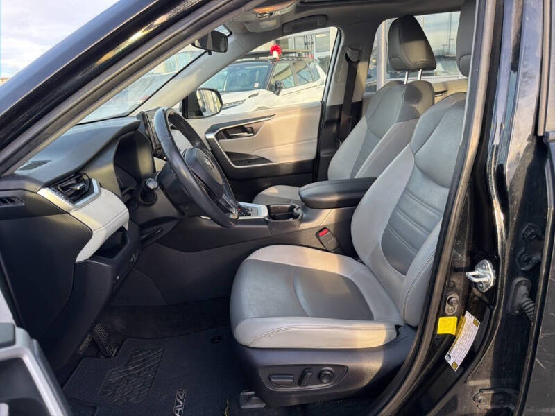 2020 Toyota RAV4 XLE Premium