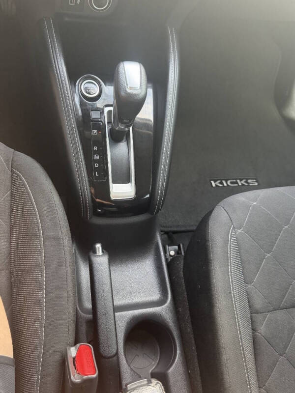2020 Nissan Kicks SV