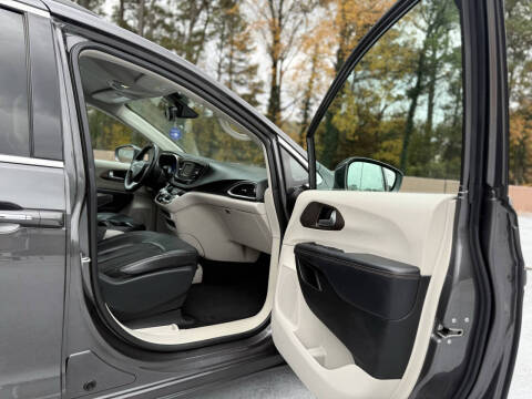 2017 Chrysler Pacifica Touring-L