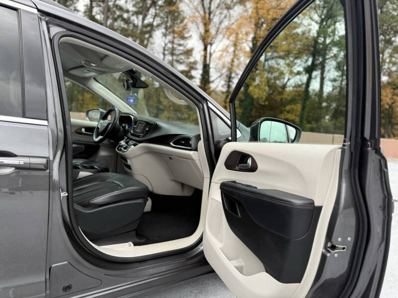 2017 Chrysler Pacifica Touring-L