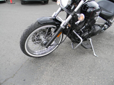 2005 Yamaha V-Star 650 Custom