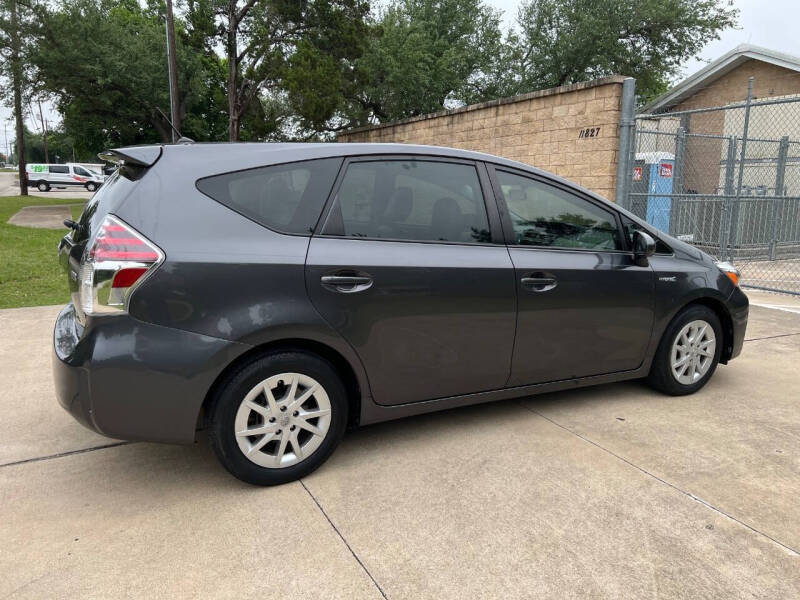 2015 Toyota Prius v Five