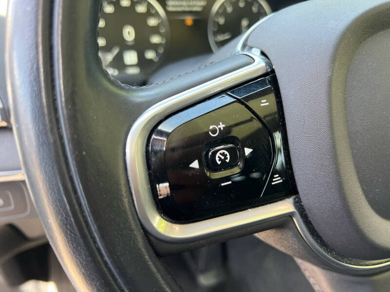 2020 Volvo XC90 T5 Momentum